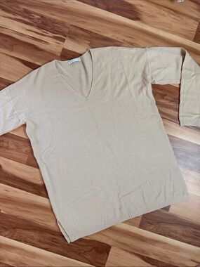 Womens tan v-neck sweater size Medium